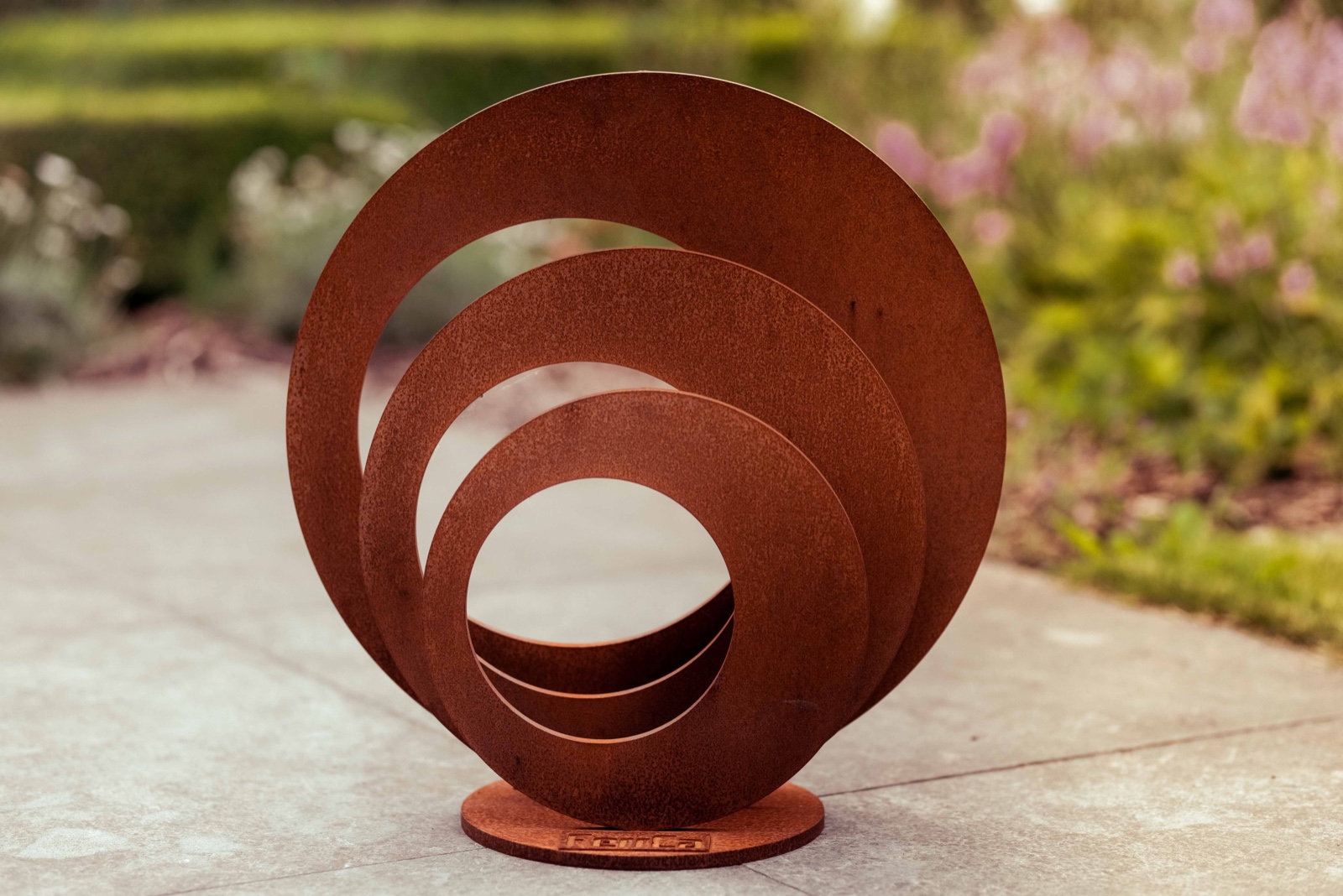 Cortenstaal kunst | Cortenstaal kunst in de tuin tijdloos en elegant | Cortenstaal tuin | Kunstwerken | Kunstwerken op maat | Beeldende kunst van cortenstaal | Cortenstaal Blankenberge