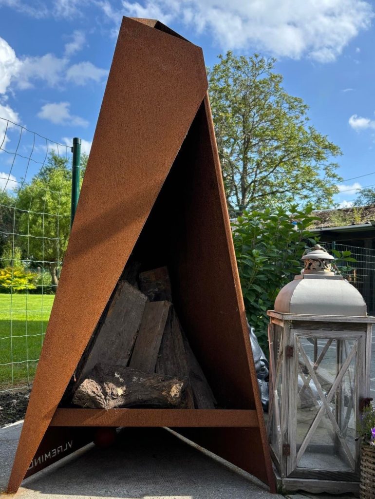 Cortenstalen maatwerk | Cortenstalen Tipi Vuurhaard | Cortenstaal in de tuin | Cortenstaal Vlaeminck | Cortenstaal Blankenberge