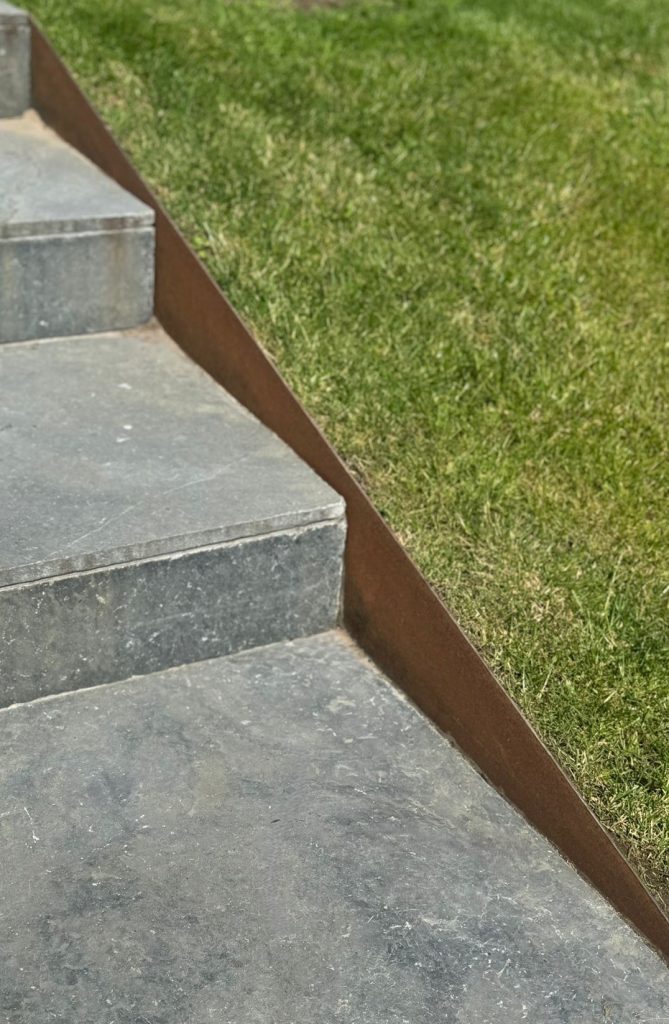 Cortenstalen maatwerk | Cortenstalen afboording | Cortenstaal in de tuin | Cortenstaal Vlaeminck | Cortenstaal Blankenberge