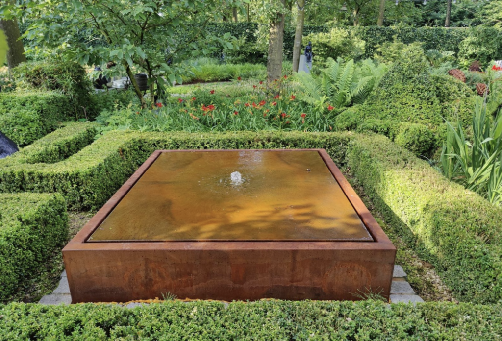 Cortenstalen maatwerk | Cortenstalen waterelement | Cortenstaal in de tuin | Cortenstaal Vlaeminck | Cortenstaal Blankenberge